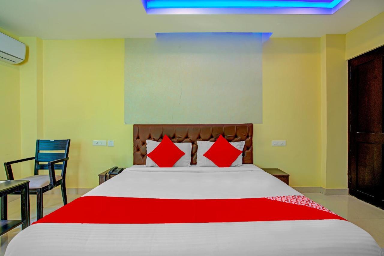 Oyo Flagship 77876 Amigo Suites Kochi 外观 照片